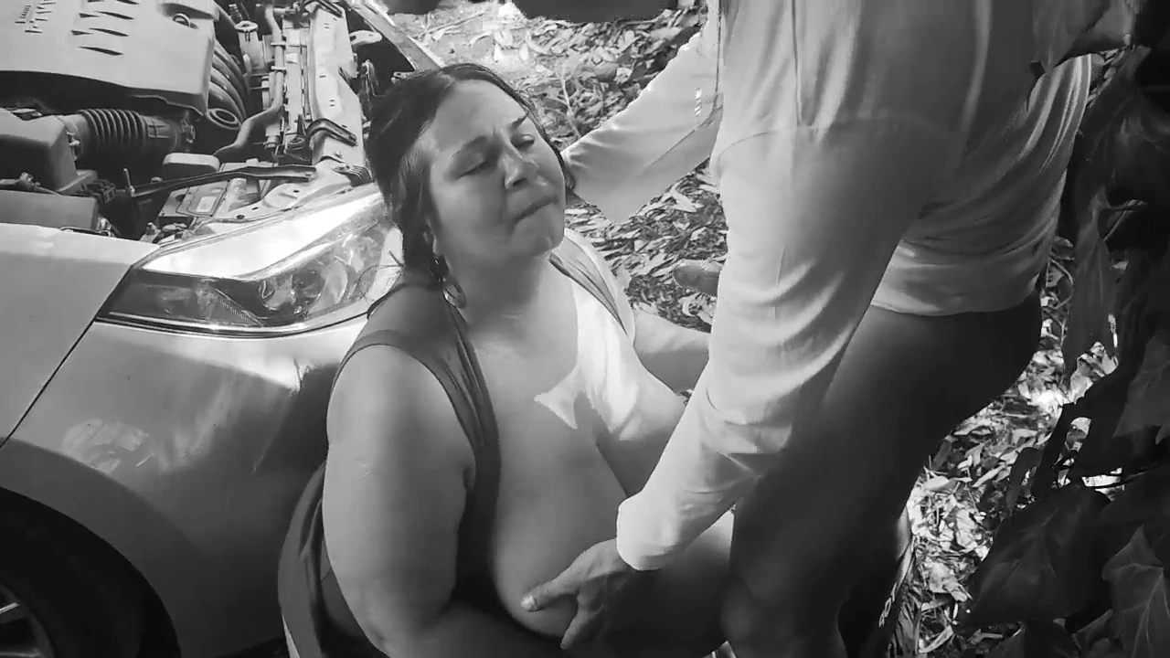 Cougar seduces young man in car for hot outdoor sex porn video